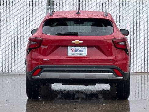 New 2026 Chevrolet Trax LT w/ Sunroof Package FWD image 5