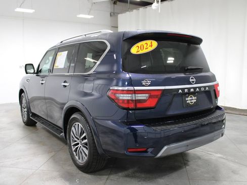 Used 2024 Nissan Armada SL w/ Captain's Chairs Package image 7