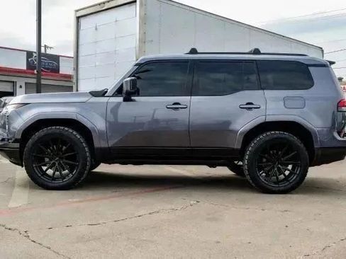 Used 2025 Lexus GX 550 image 11