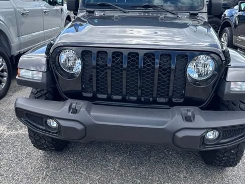 Used 2023 Jeep Gladiator Sport AWD/4WD image 4
