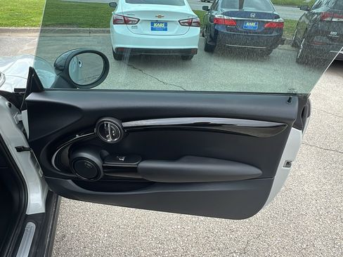 Used 2019 MINI Cooper Convertible w/ Premium Package FWD image 16