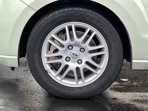 Used 2011 Ford Focus SE image 9