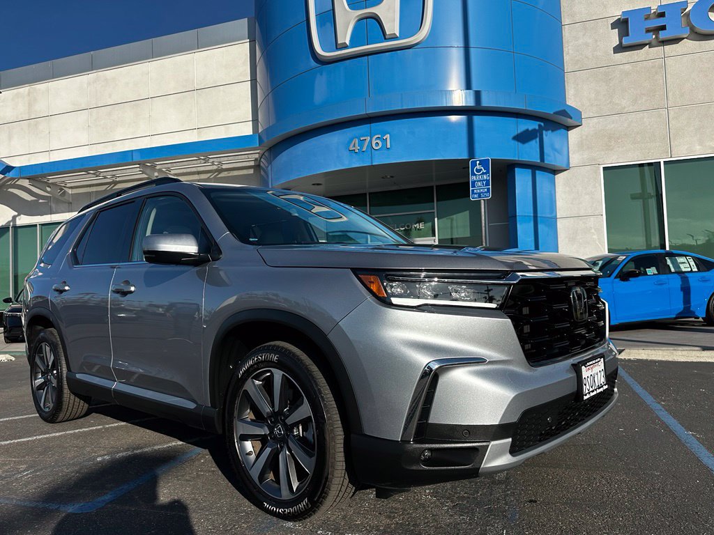 Used 2025 Honda Pilot Touring image 10