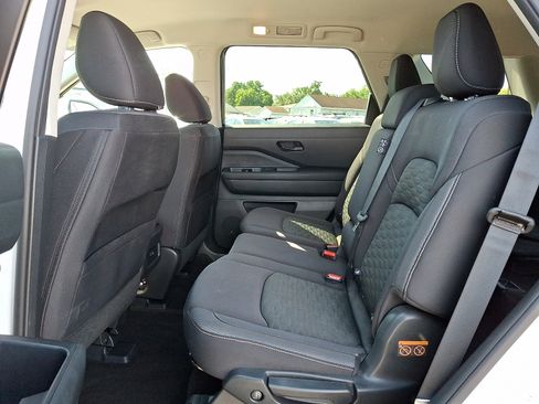 Certified 2023 Nissan Pathfinder SV AWD/4WD image 9