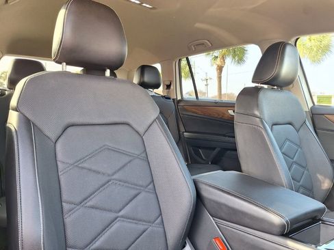 Used 2024 Volkswagen Atlas SE image 28