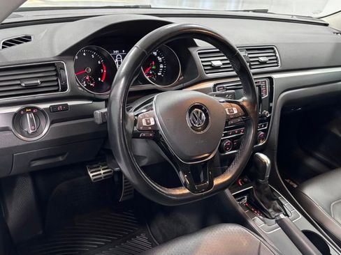 Used 2018 Volkswagen Passat 2.0T R-Line FWD image 10