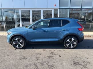 Certified 2025 Volvo XC40 B5 Plus AWD/4WD video 2