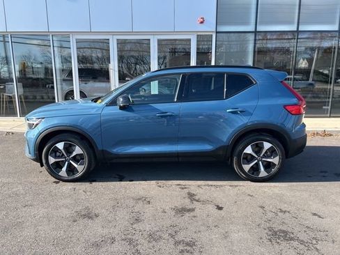 Certified 2025 Volvo XC40 B5 Plus AWD/4WD image 2