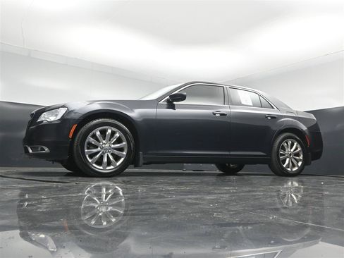 Used 2017 Chrysler 300 Limited w/ Value Package AWD/4WD image 26