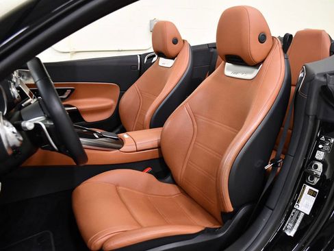 Used 2022 Mercedes-Benz SL 55 AMG 4MATIC w/ Driver Assistance Package image 9