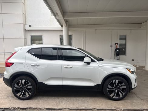 Certified 2023 Volvo XC40 B5 Plus w/ Protection Package Premier AWD/4WD image 4
