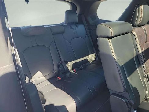 Used 2025 Honda Pilot Black Edition image 28