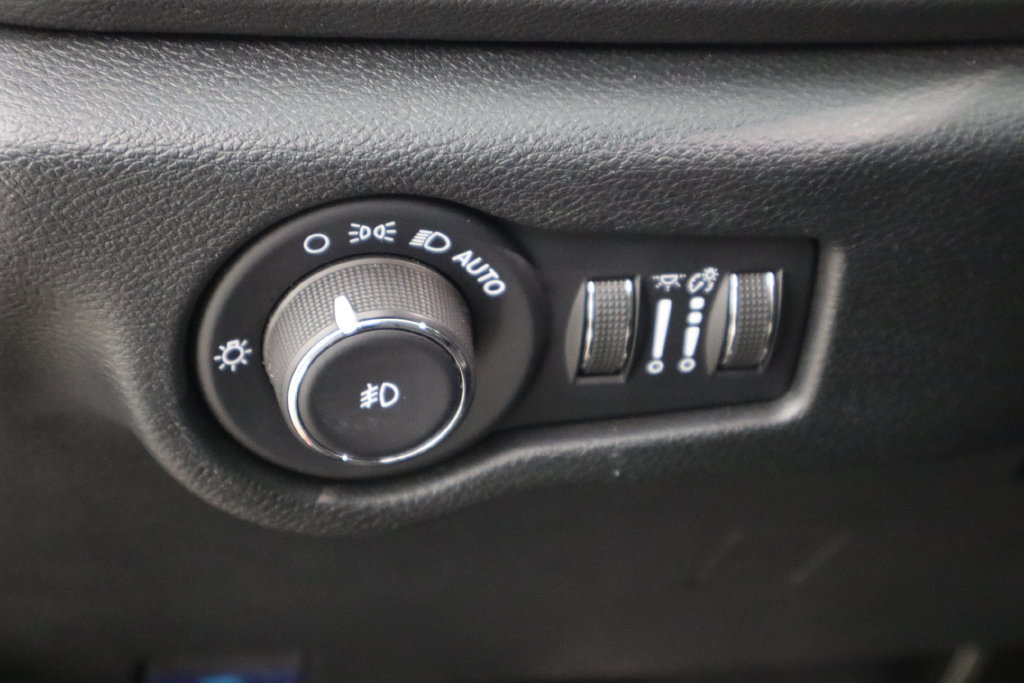 Used 2025 Chrysler Pacifica Select FWD image 23