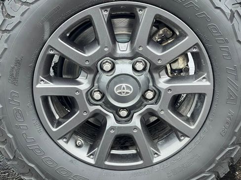 Used 2021 Toyota Tundra SR5 w/ Trail Edition image 8