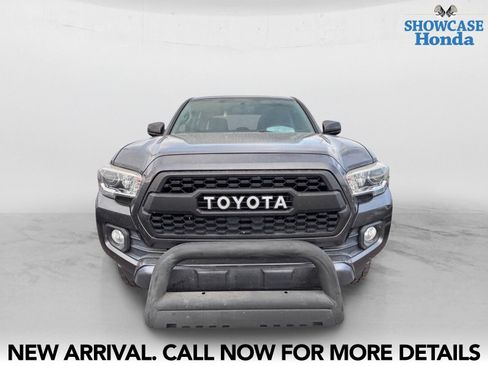 Used 2017 Toyota Tacoma SR5 w/ Tow Package AWD/4WD image 7