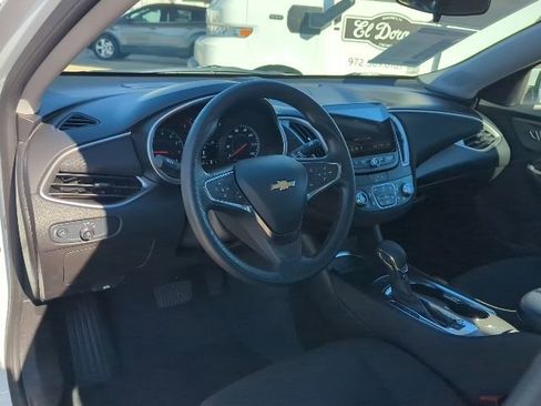 Used 2025 Chevrolet Malibu LT image 4