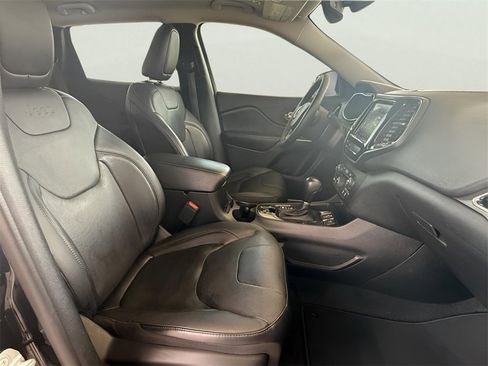 Used 2019 Jeep Cherokee Limited image 34