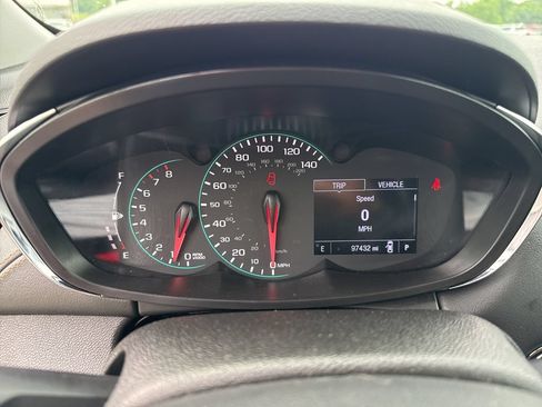 Used 2020 Chevrolet Trax LT w/ Sun & Sound Package FWD image 6