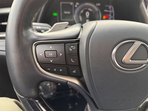 Used 2019 Lexus ES 300h w/ Luxury Package image 31