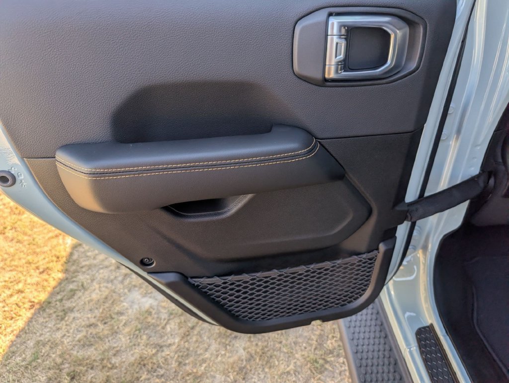 New 2026 Jeep Wrangler Unlimited Sahara AWD/4WD image 25