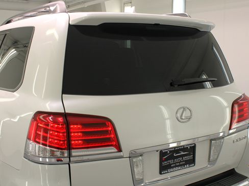 Used 2014 Lexus LX 570 4WD image 20