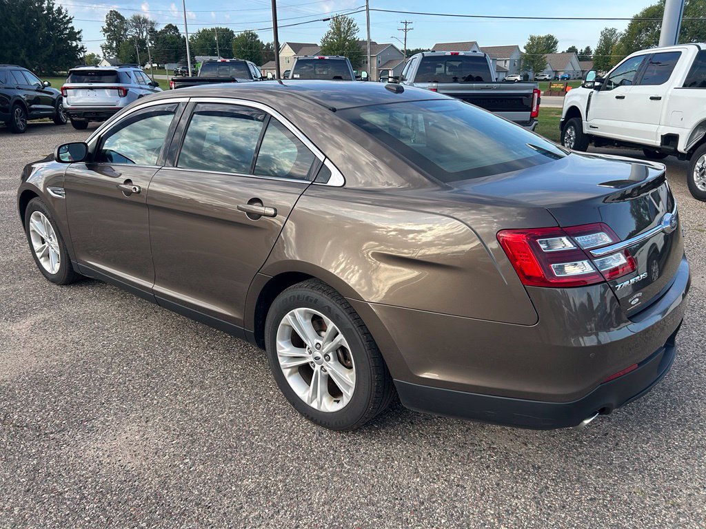 Used 2016 Ford Taurus SEL FWD image 5