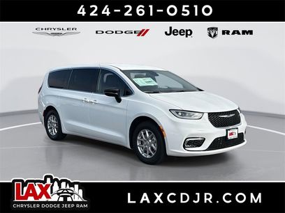 New 2026 Chrysler Pacifica Select