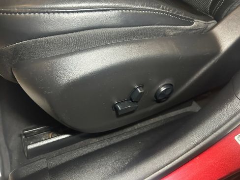 Used 2019 Jeep Cherokee Limited AWD/4WD image 23