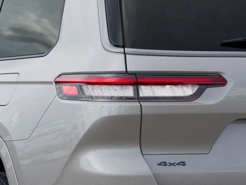 New 2026 Jeep Grand Cherokee L Summit image 9