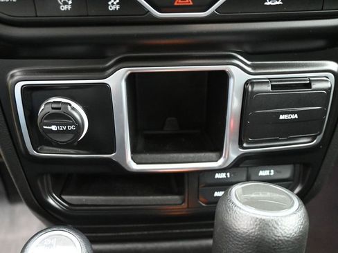 Used 2023 Jeep Gladiator Sport image 21