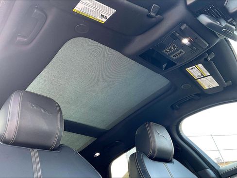 Used 2024 Jaguar F-PACE R-Dynamic S image 12