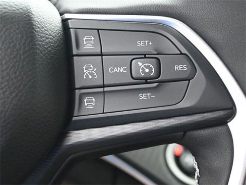 New 2025 Jeep Grand Cherokee L Altitude image 30