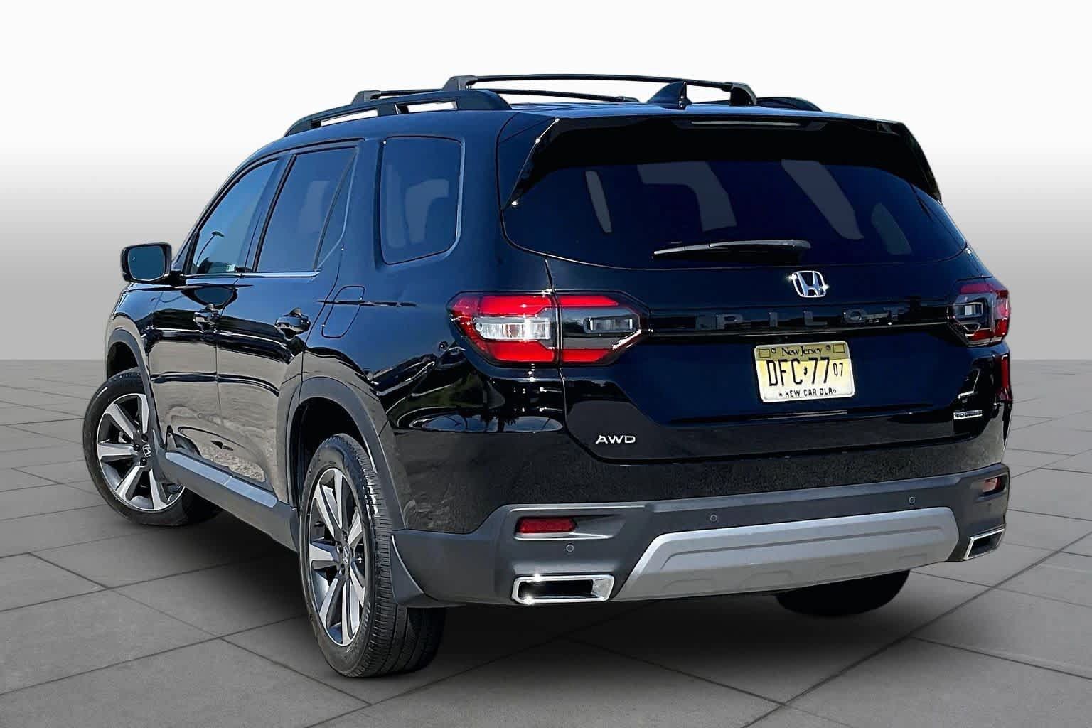 Used 2023 Honda Pilot Touring image 12