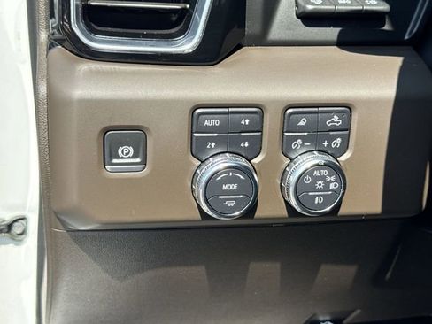 Used 2025 GMC Sierra 1500 Denali AWD/4WD image 36