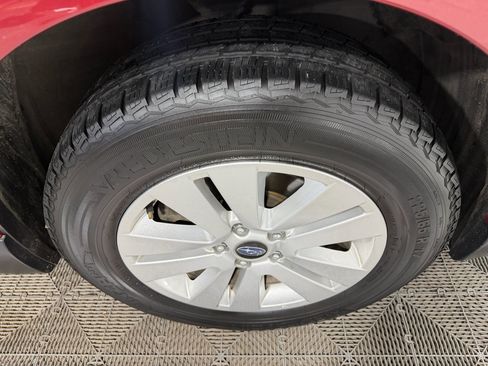 Used 2019 Subaru Outback 2.5i Premium image 11