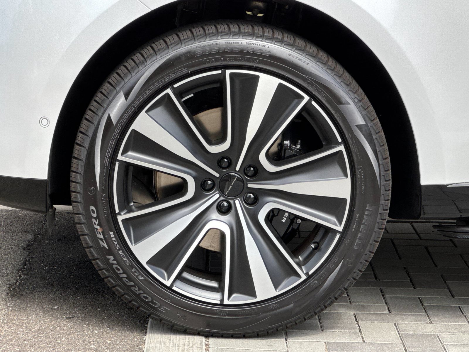 New 2026 Land Rover Range Rover Long Wheelbase SE AWD/4WD image 26