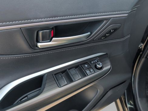 Used 2024 Toyota Venza Nightshade image 23