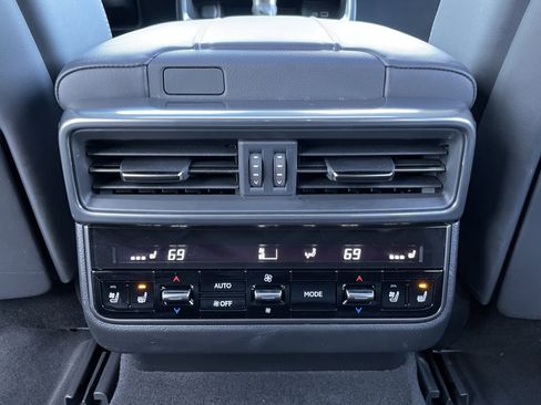 Used 2024 Lexus LX 600 4WD w/ Luxury Package image 26