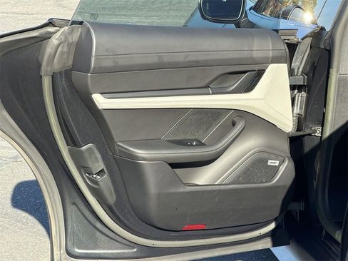 Used 2022 Porsche Taycan 4S image 25