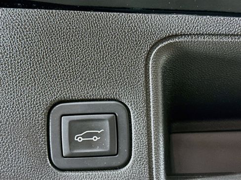 Used 2018 GMC Terrain SLT w/ Infotainment Package II AWD/4WD image 32