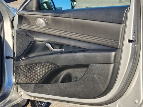 Certified 2022 Hyundai Elantra SEL w/ Convenience Package image 11