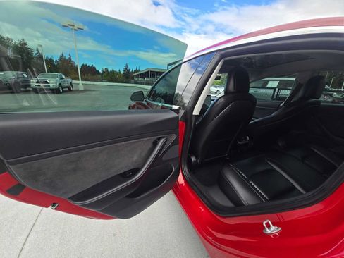 Used 2018 Tesla Model 3 Long Range RWD image 15