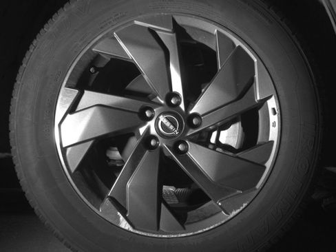 Used 2025 Nissan Rogue SV FWD image 16