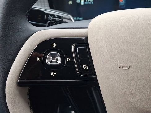 Certified 2025 Lincoln Corsair AWD w/ Equipment Group 101A image 22