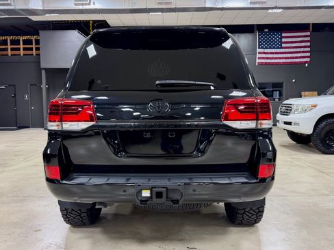 Used 2018 Toyota Land Cruiser w/ Carpet Mat Package AWD/4WD image 11
