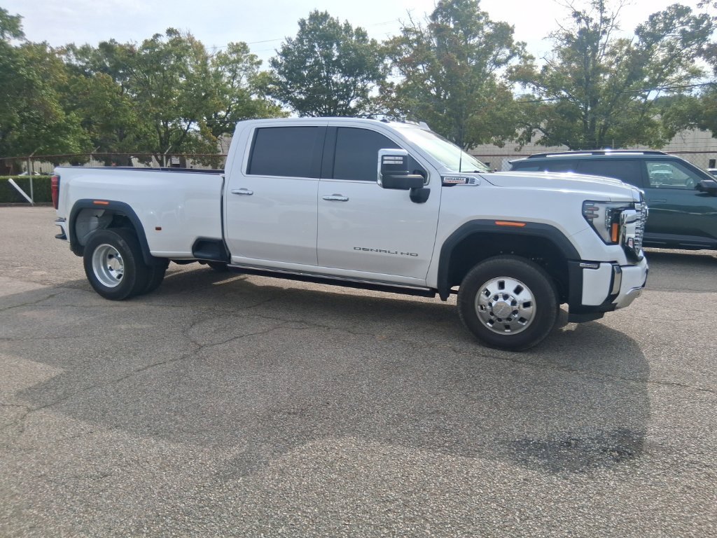 Used 2024 GMC Sierra 3500 Denali w/ Denali Reserve Package AWD/4WD image 4