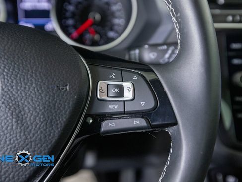 Used 2021 Volkswagen Tiguan SE FWD image 15