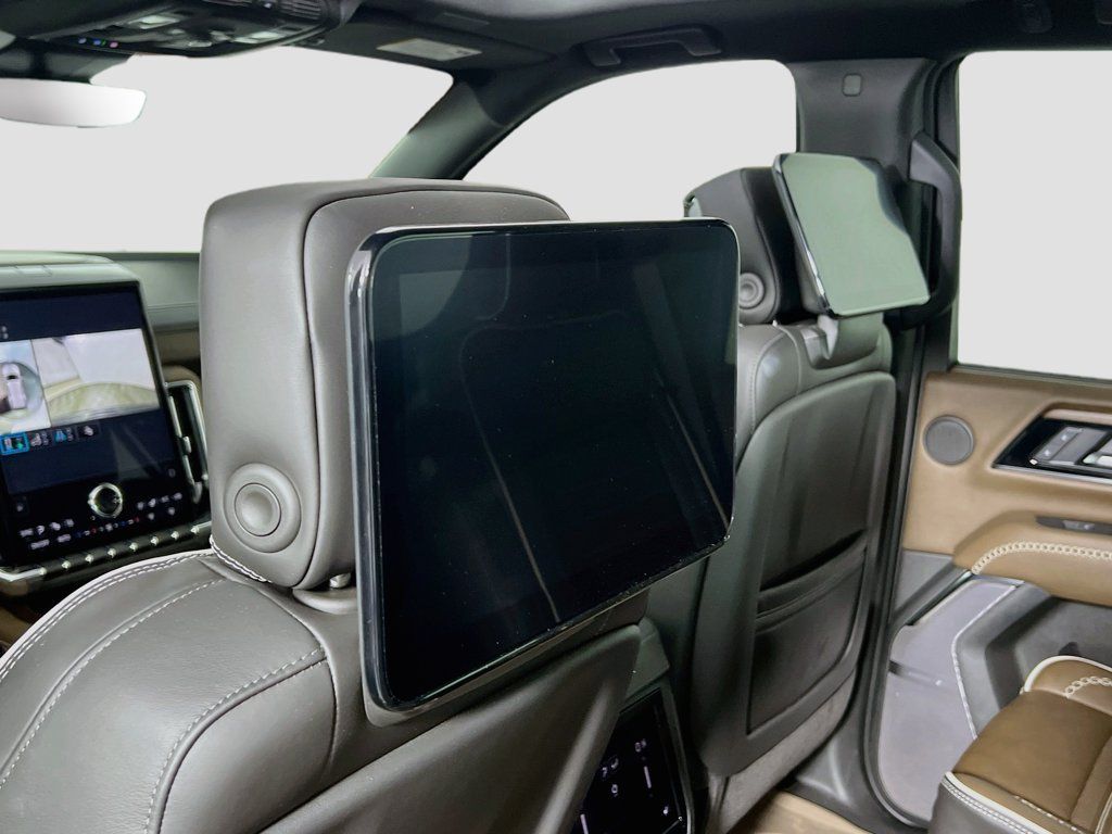 Certified 2025 GMC Yukon Denali Ultimate w/ LPO, Floor Liner Package AWD/4WD image 27