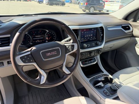 Used 2021 GMC Acadia SLT w/ Preferred Package image 5