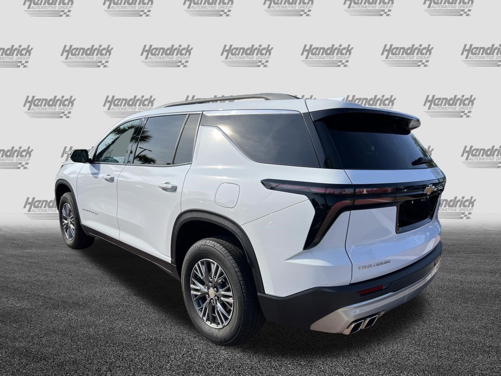 Used 2025 Chevrolet Traverse LT FWD image 8